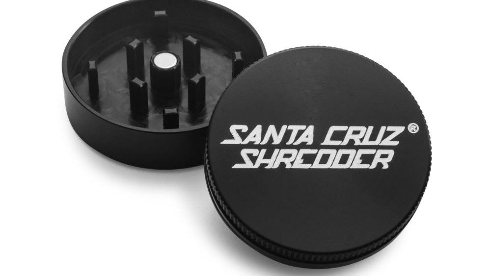 SANTA CRUZ SHREDDER　サンタクルーズ・シュレッダー 公式商品 Santa Cruz Shredder Medium 4-Piece Grinder