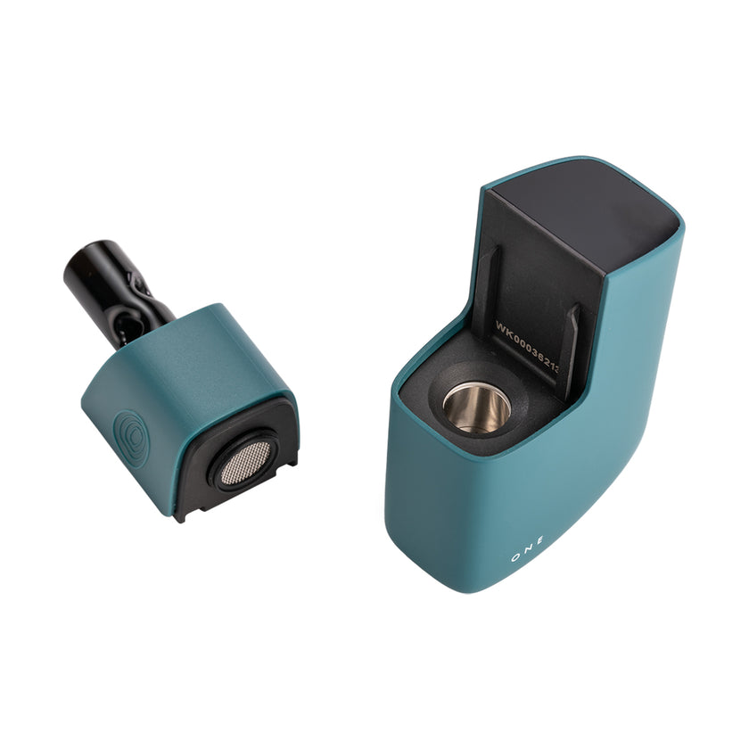 https://www.planetofthevapes.com/cdn/shop/products/planet-of-the-vapes-one-magnetic-version-with-magnetic-mouthpiece_c4282285-40b8-42c8-8ed2-c2f4b75d7607_840x.jpg?v=1684499996